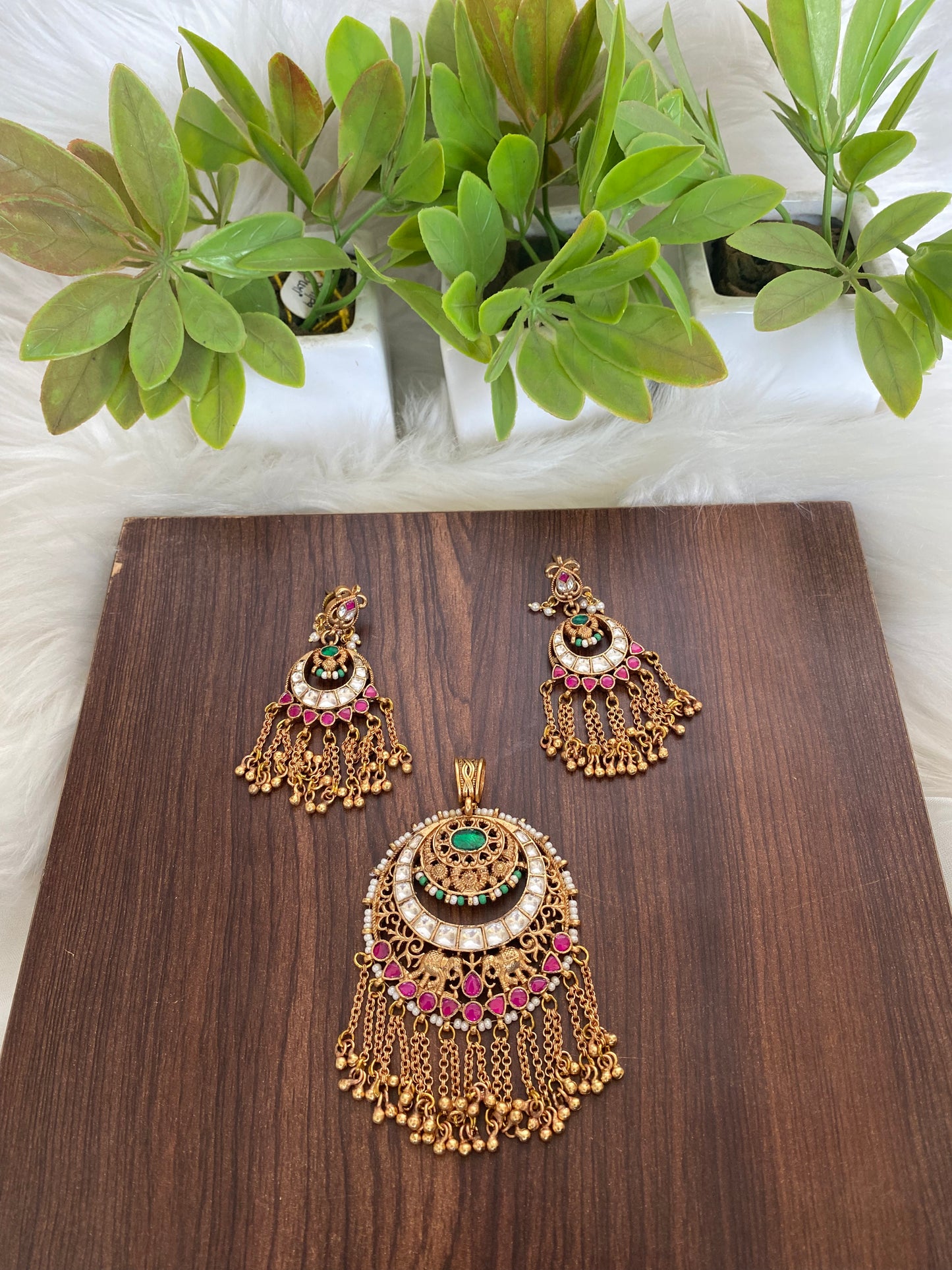 Noorika Jadau Pendant Set