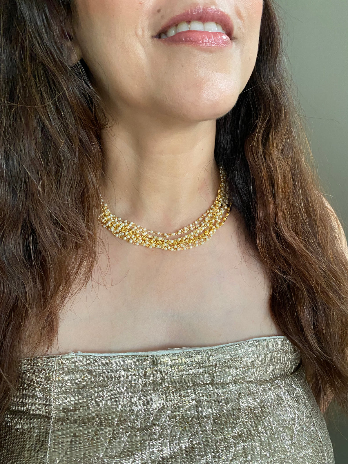 Multilayered gold choker