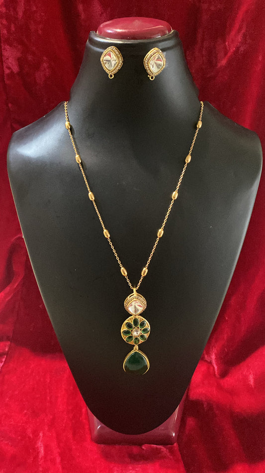 Amoli Pendant Set
