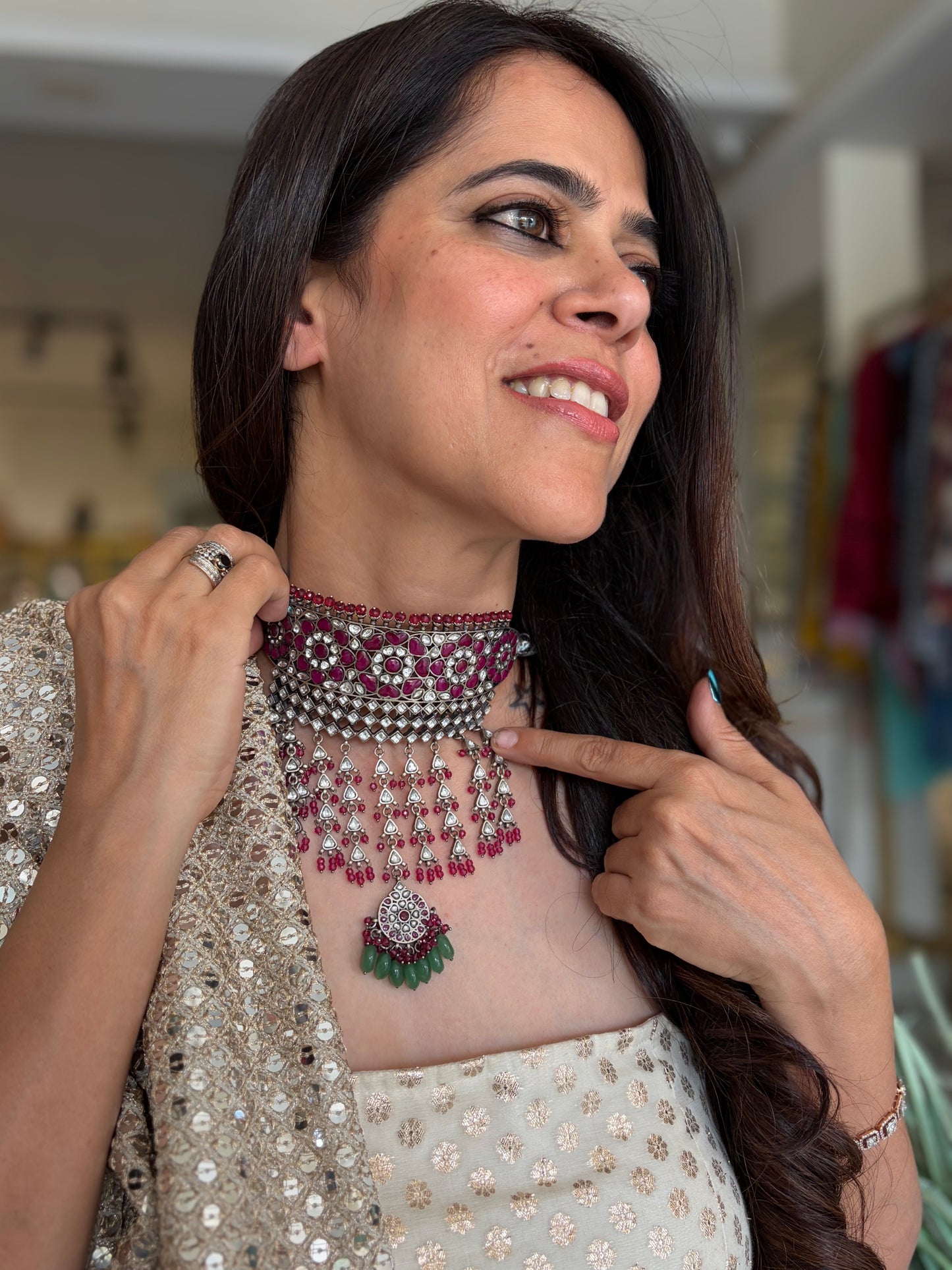 Devrika polki choker