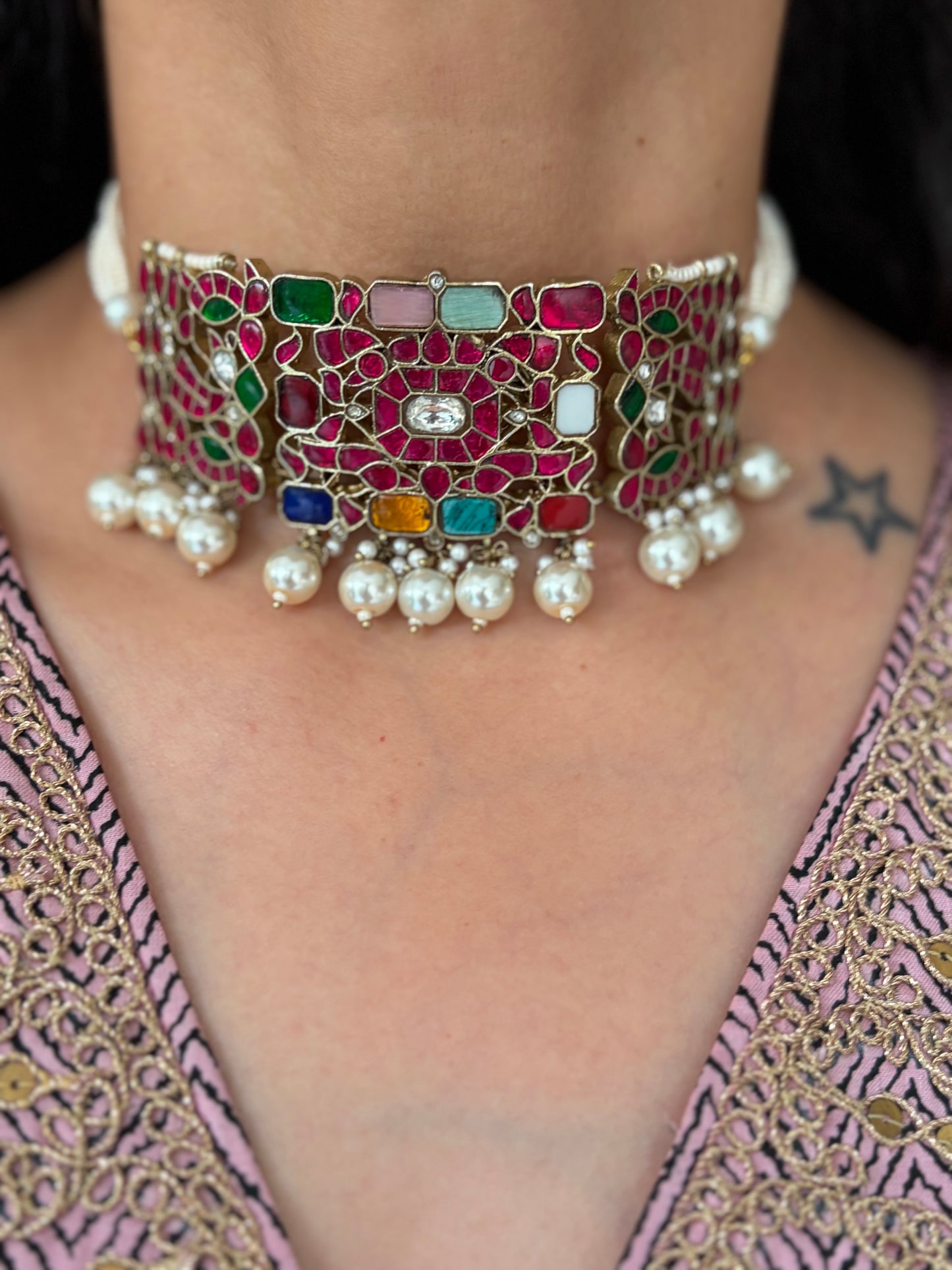 Navratan Noor Choker