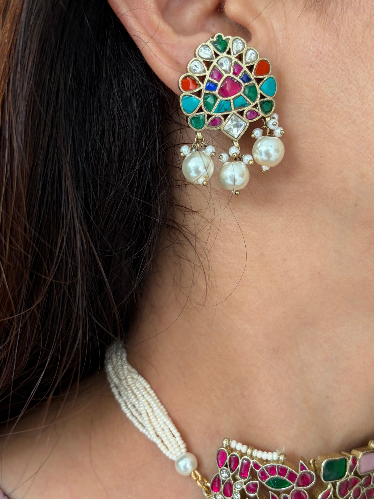 Navratan Noor Choker