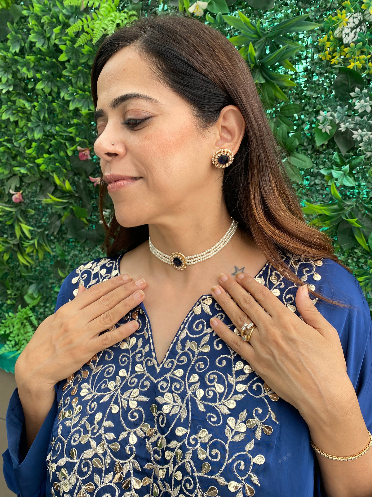 Pearl Choker With blue Centre Stone