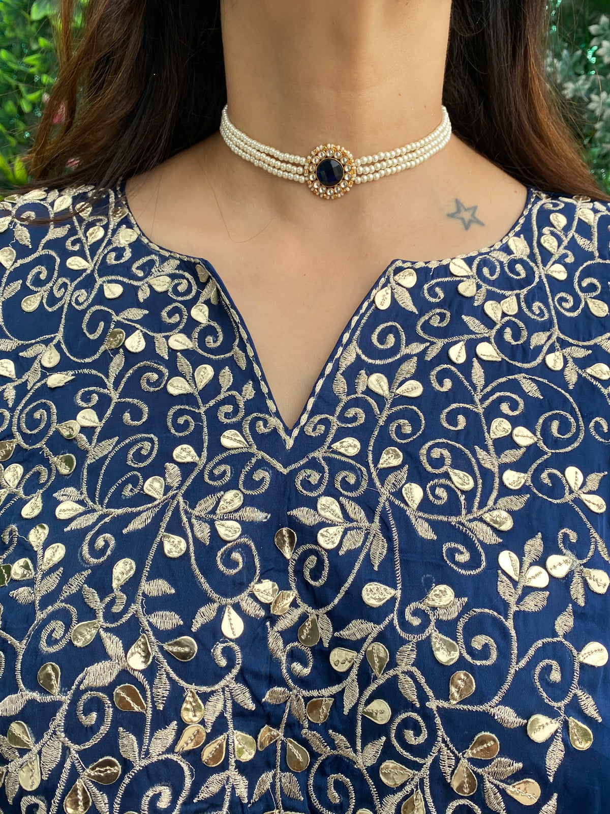 Pearl Choker With blue Centre Stone