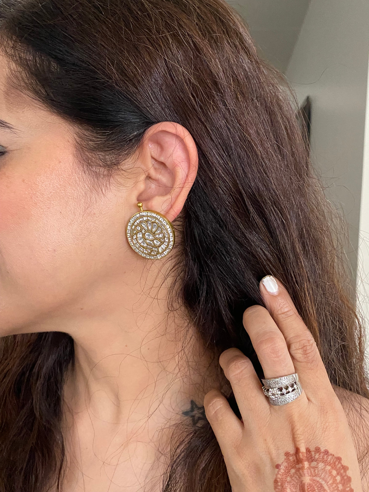 gulika studs