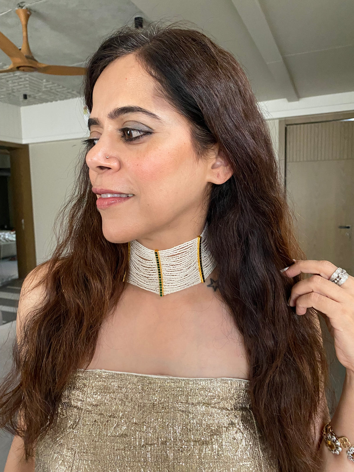 Akshara choker