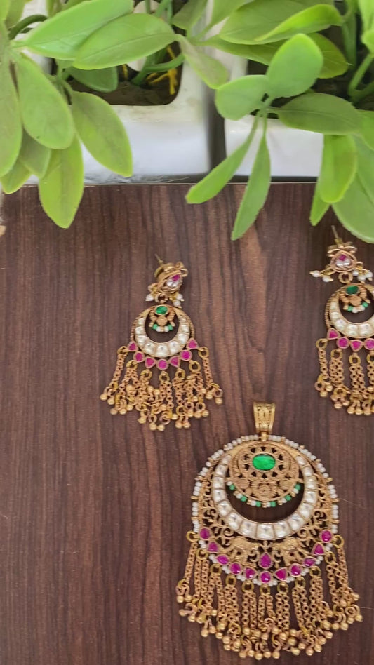 Noorika Jadau Pendant Set